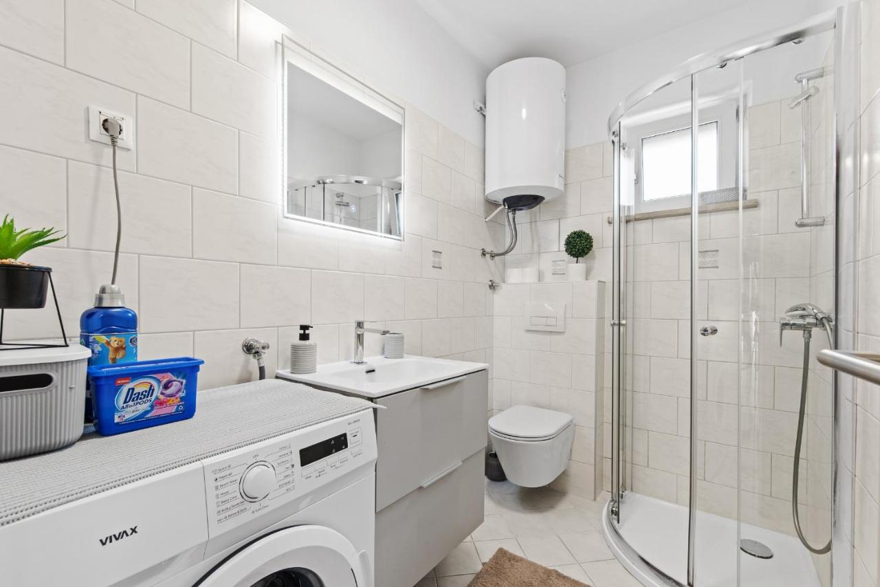Poli Nona - Renovated In 2023 Apartment Пореч Екстериор снимка